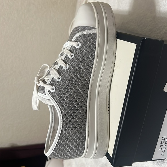 J/Slides Natasha Platform Sneaker Light Grey Crochet Lace Up Low-Top 8 1/2 M NEW - Picture 3 of 3